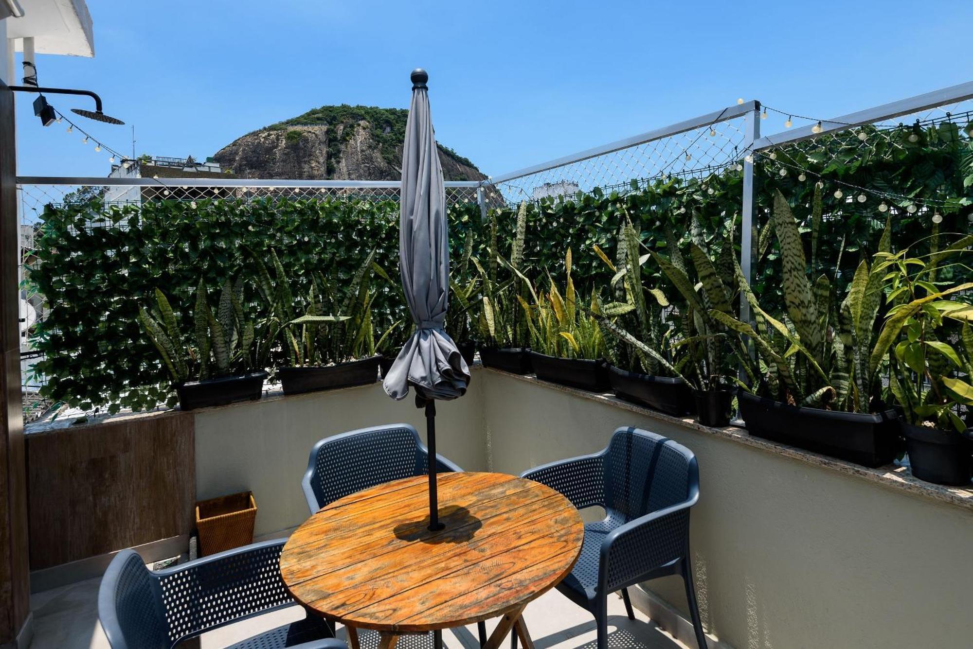 Apartamento Cobertura C/ Varanda A 300m Da | Lm 82/c01