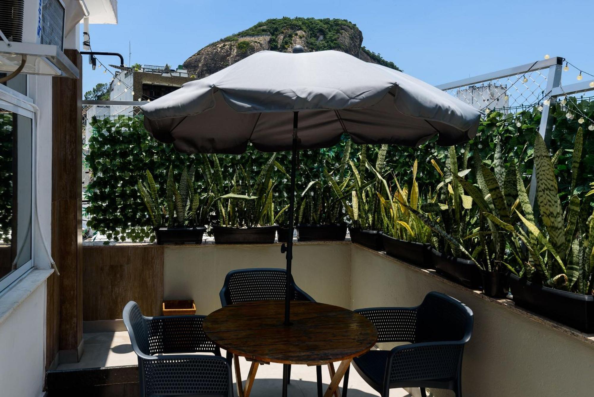 Apartamento Cobertura C/ Varanda A 300m Da | Lm 82/c01 *