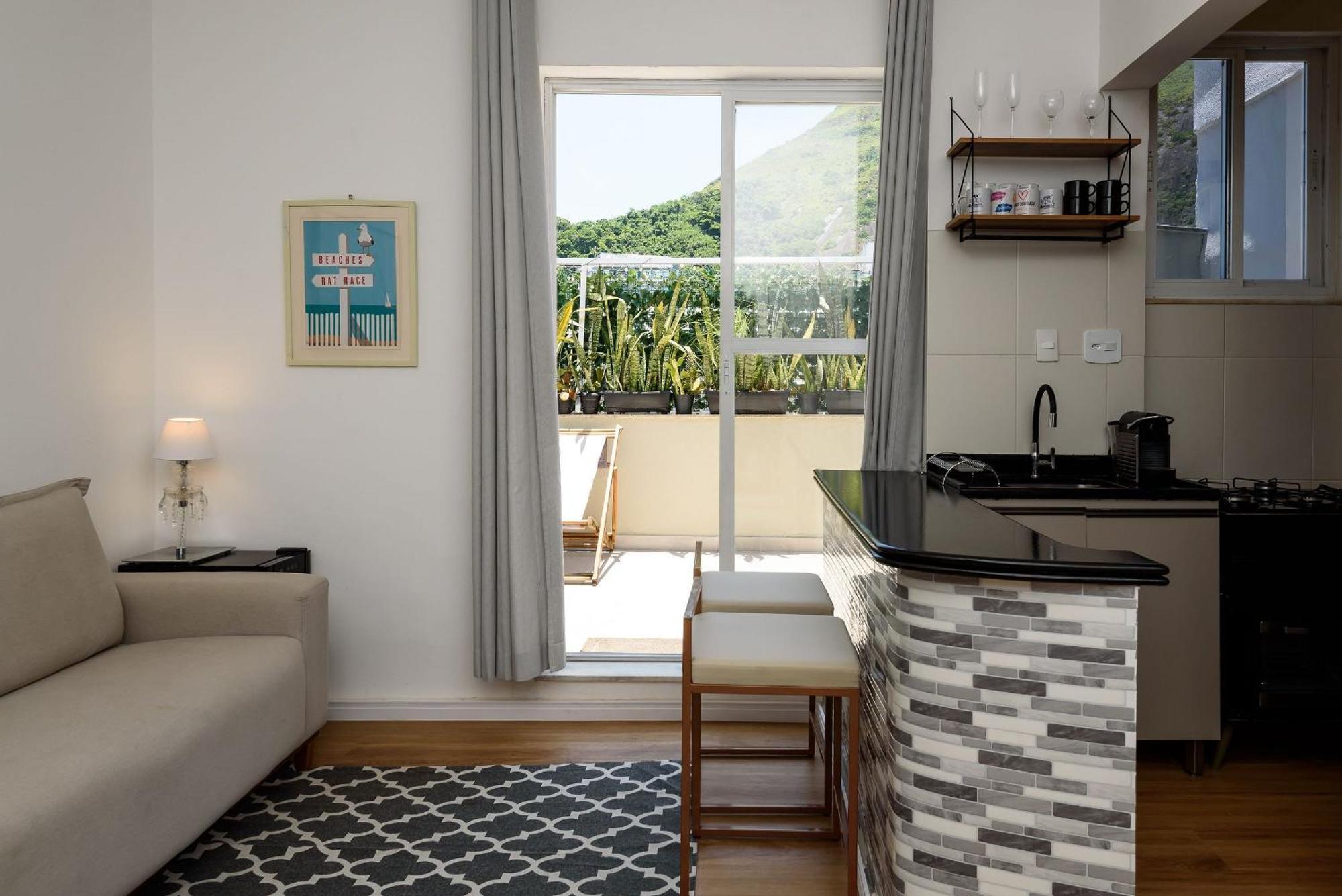Apartamento Cobertura C/ Varanda A 300m Da | Lm 82/c01