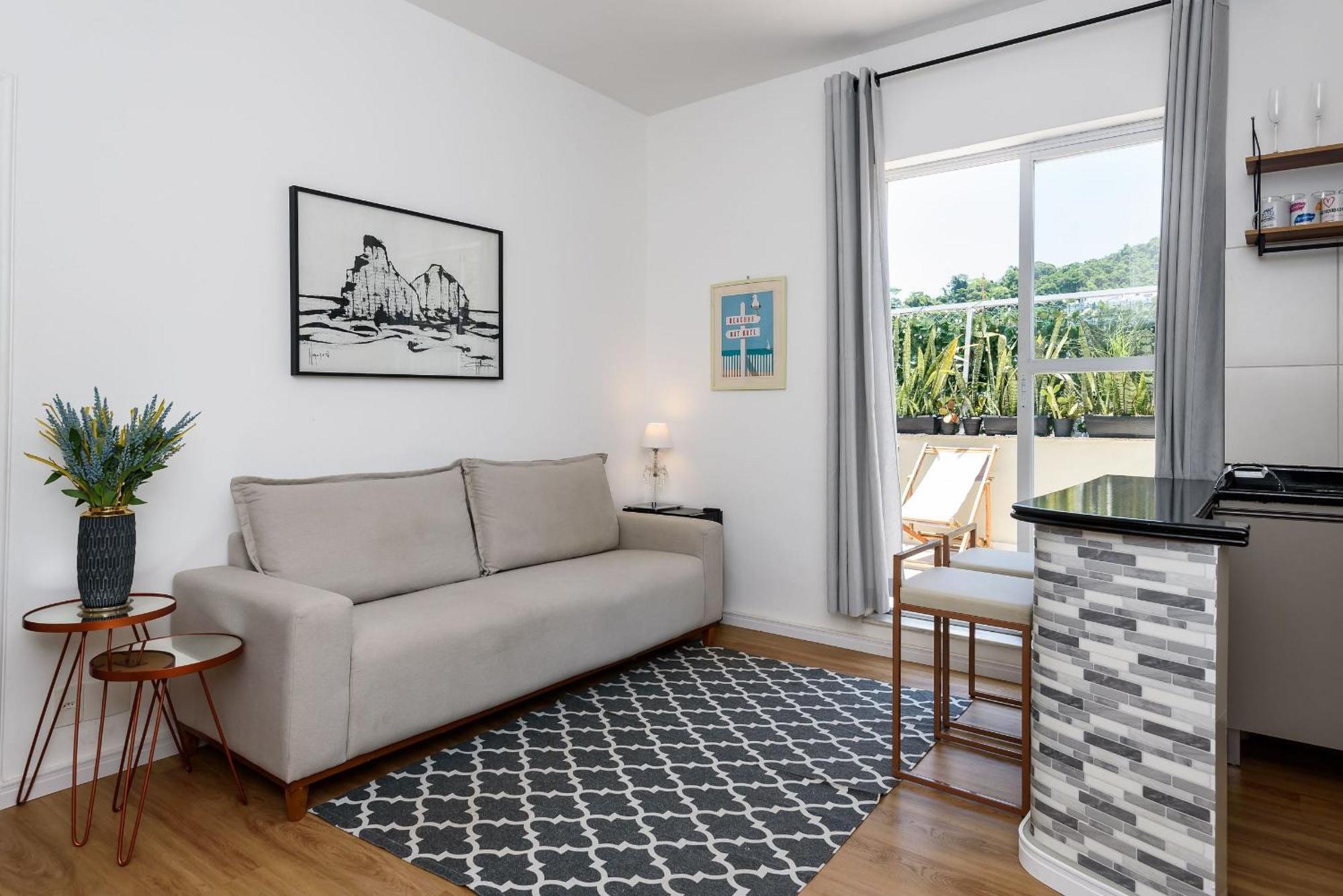 Apartamento Cobertura C/ Varanda A 300m Da | Lm 82/c01